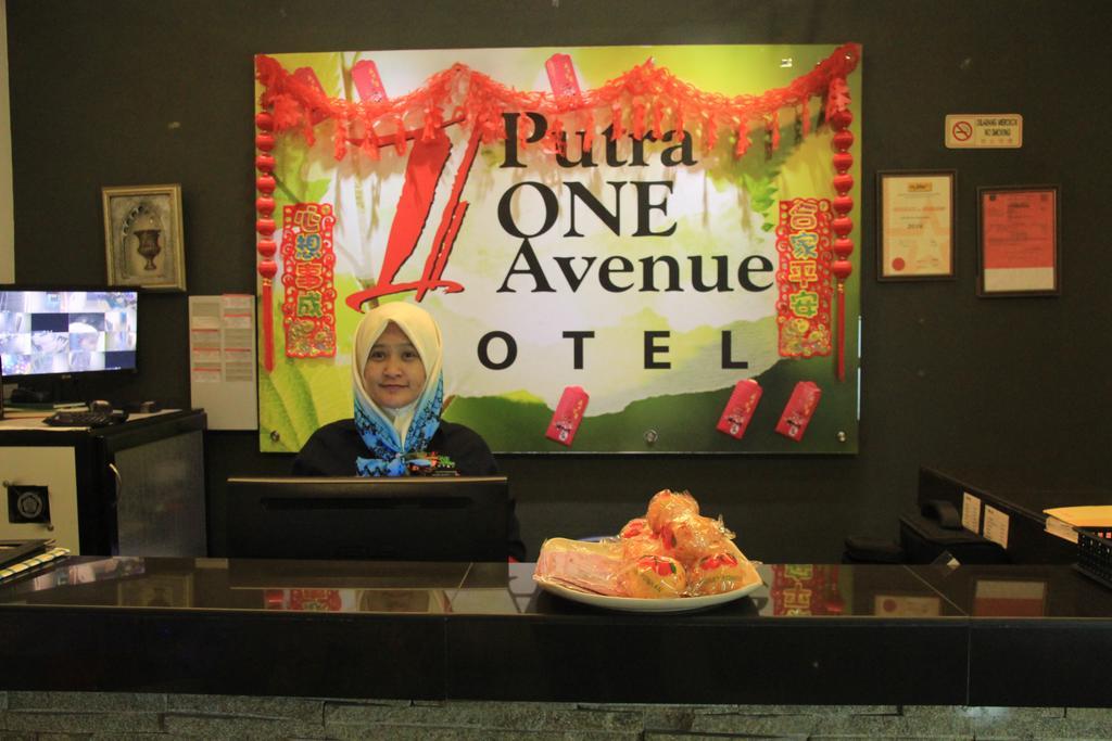 Putra One Avenue Hotel Сери Кембанган Екстериор снимка